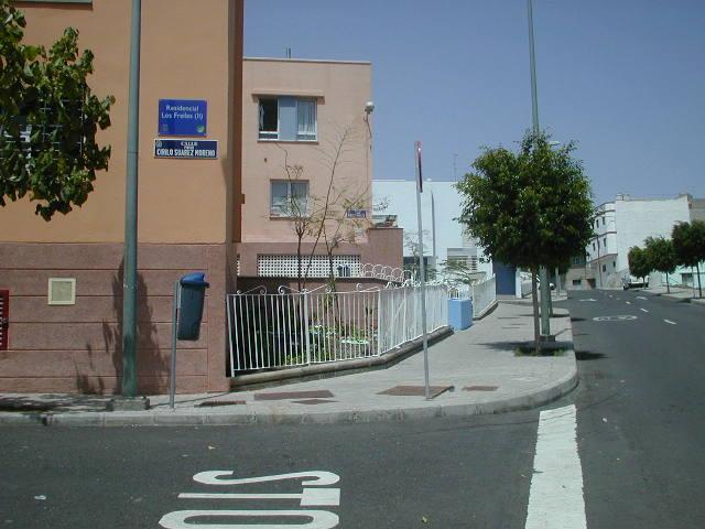 27-tamaraceite-vallado-de-jardines-060404